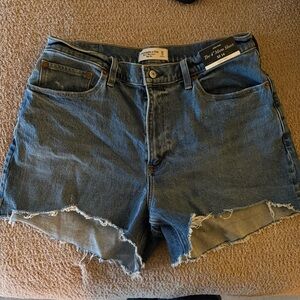 Abercrombie Curve Love High Rise 4” Mom Short